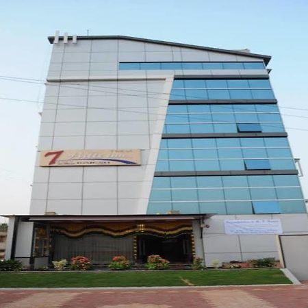 7 Hills Inn Tirupati Bagian luar foto