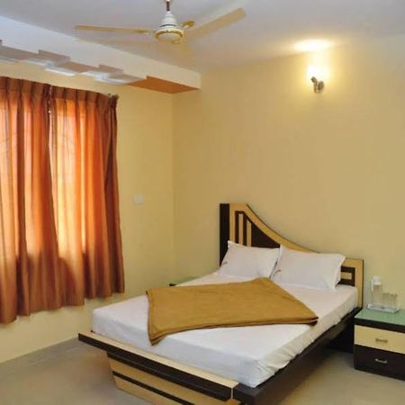7 Hills Inn Tirupati Bagian luar foto