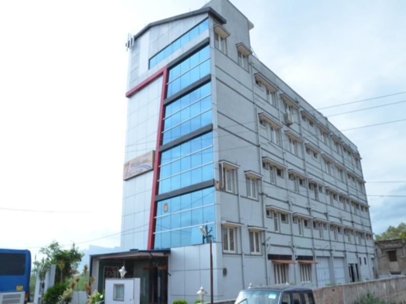 7 Hills Inn Tirupati Bagian luar foto