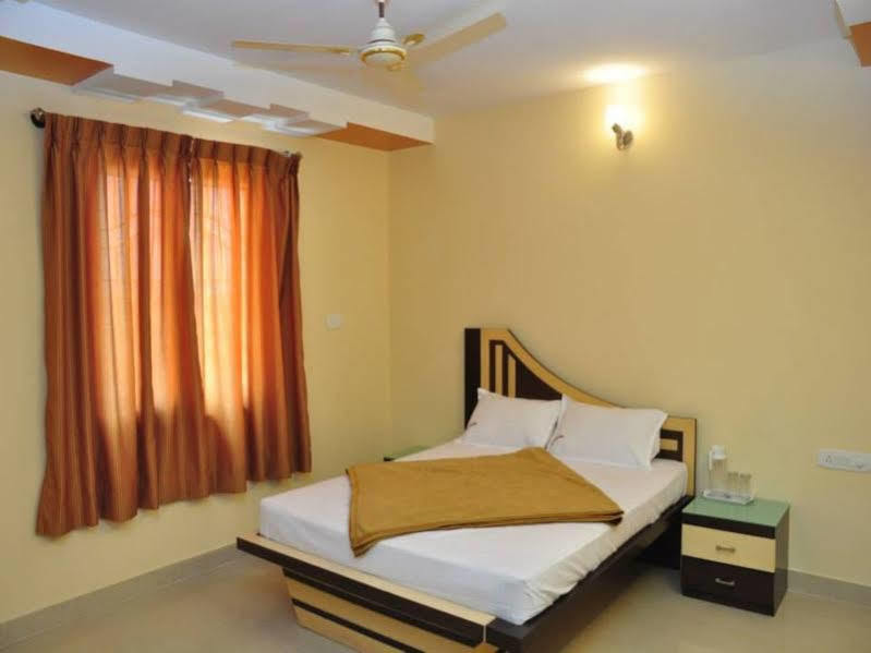 7 Hills Inn Tirupati Bagian luar foto